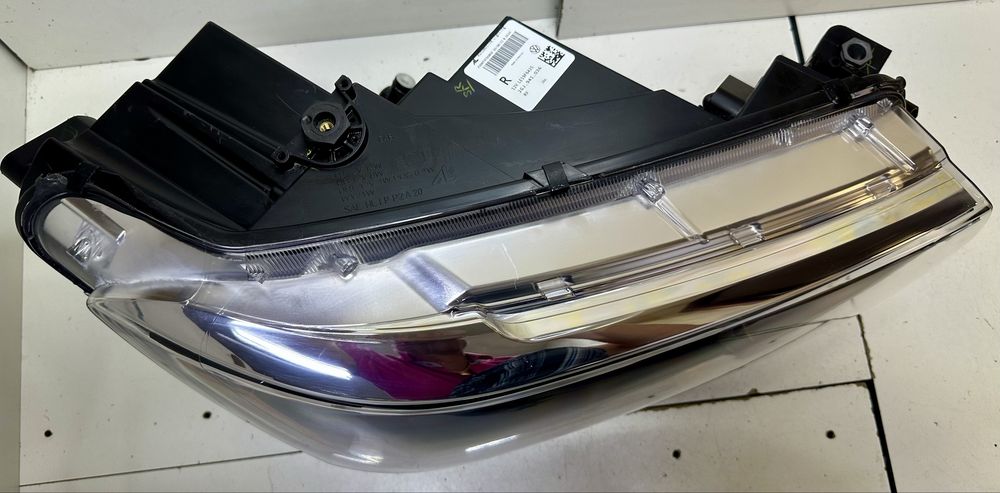 Фара правая Volkswagen Taos LED 2021 2022 2023 2GJ941036