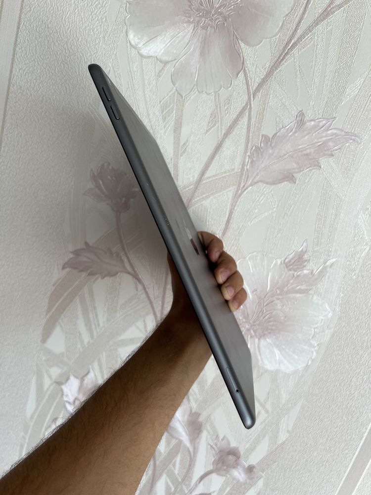 iPad 8 32 GB WI FI + LTE