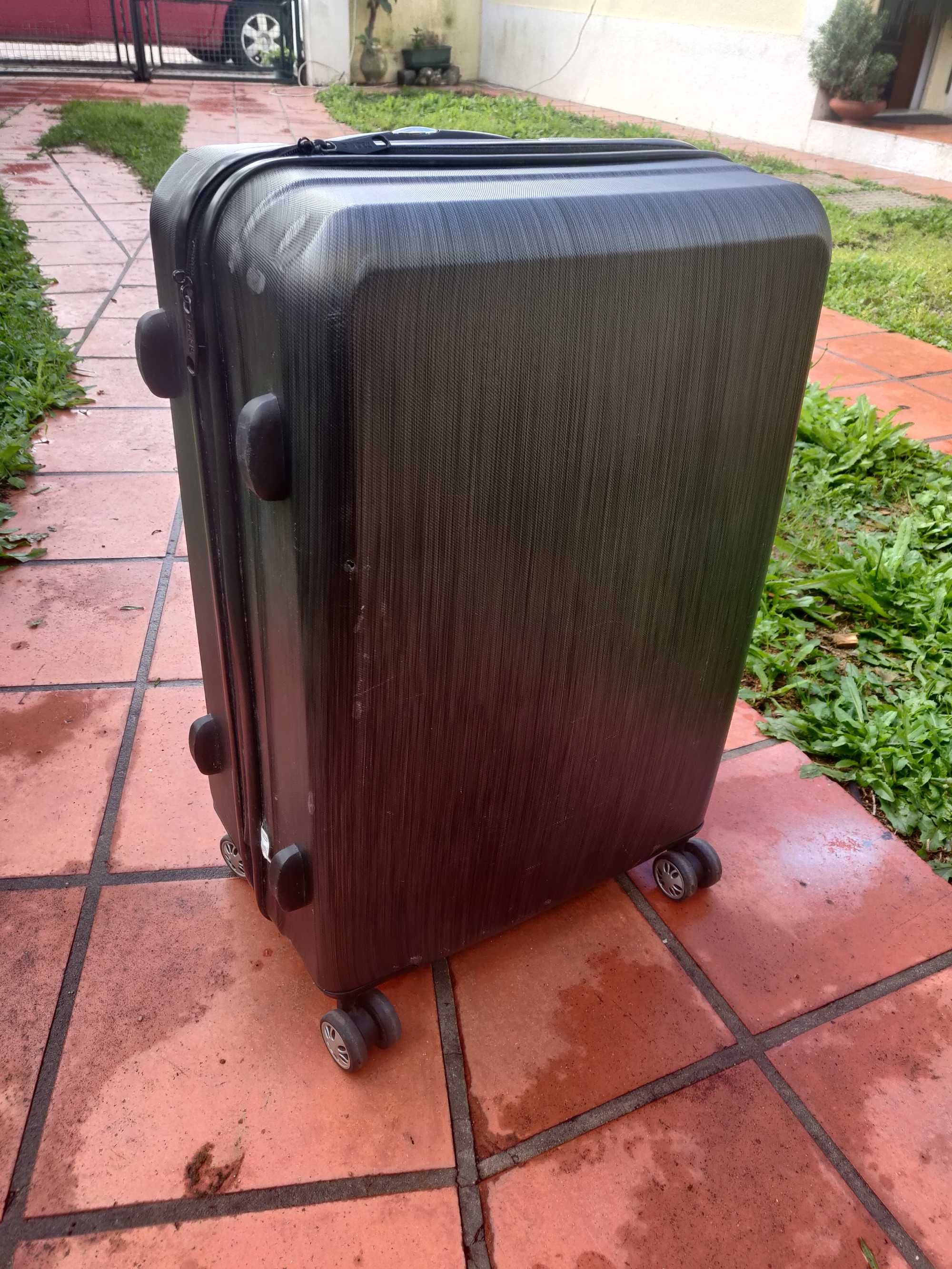 mala de viagem de avião
