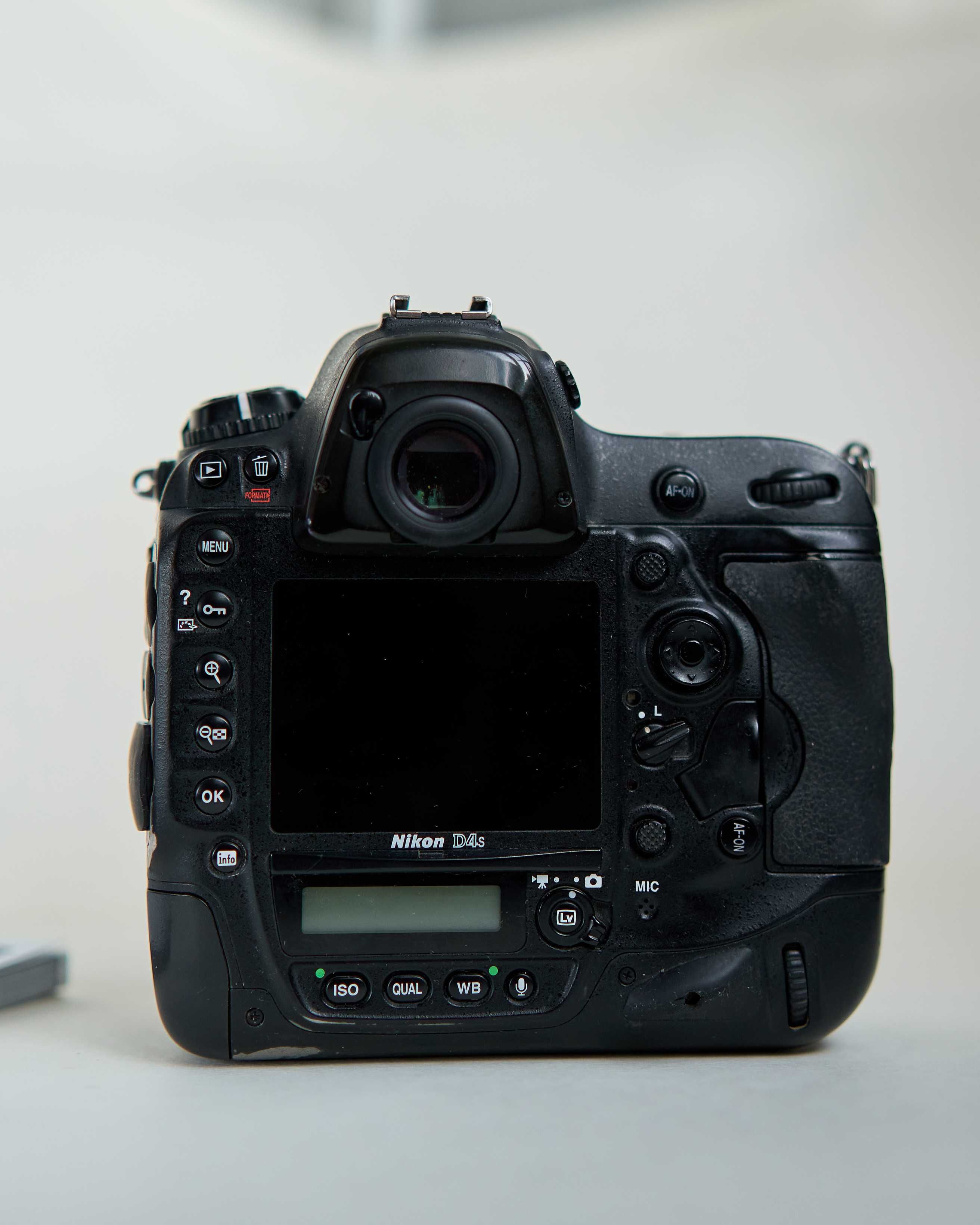 NIKON D4s body ( повн комплект+бонус)