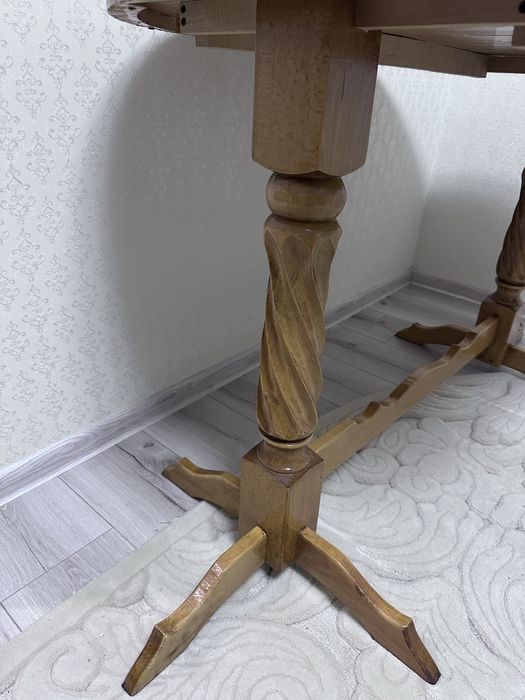 Раздвижной обеденный деревяный стол