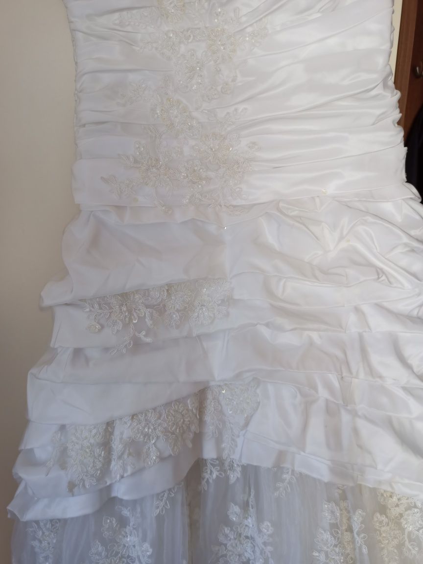 Suknia ślubna r. 36 biała