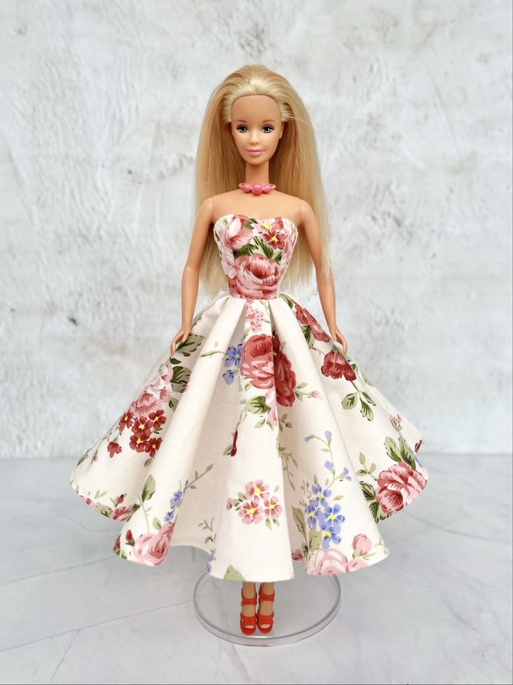 Sukienka w kwiaty dla lalki typu Barbie z lat 90