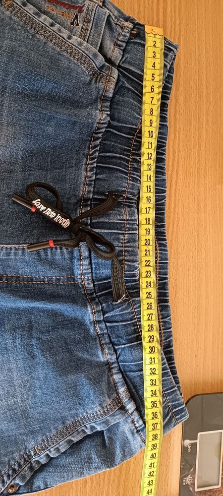 Продам новые джинсы ( стрейч )