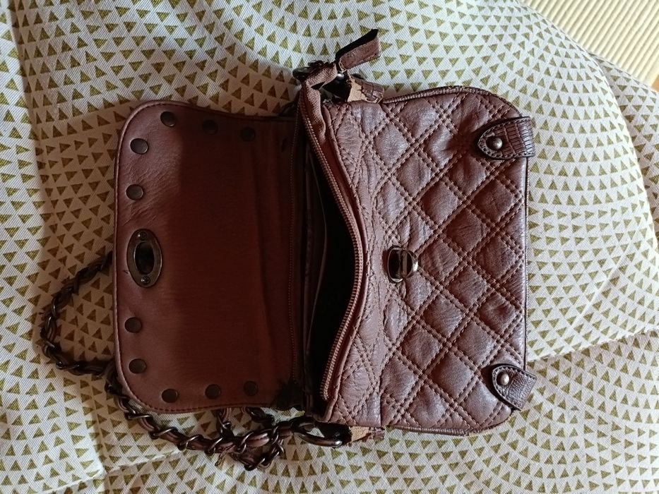 Bolsa tira colo castanha