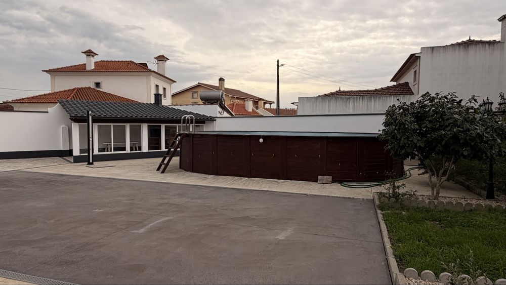 Moradia isolada com piscina terreno 2000m2