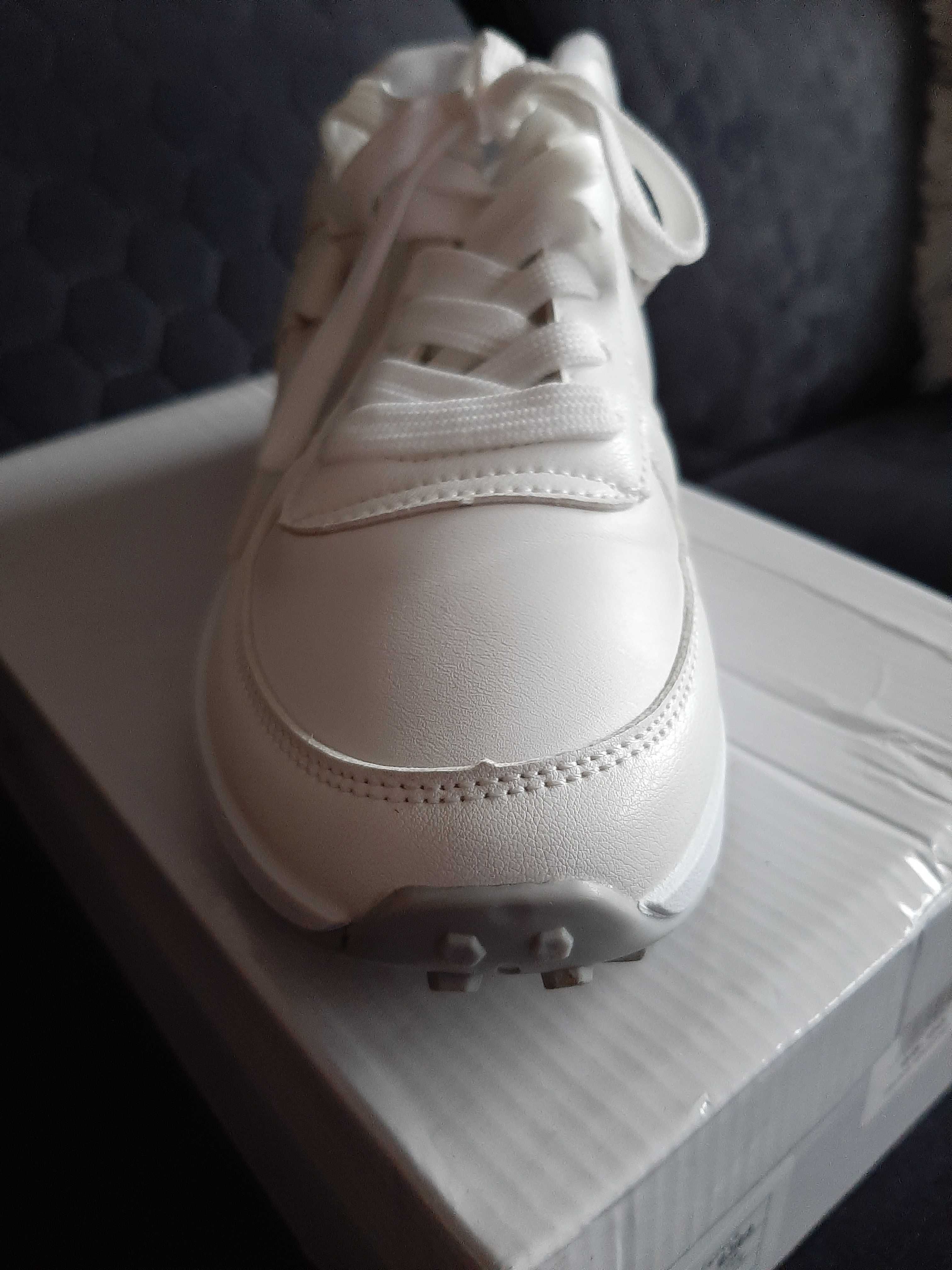 Nowe buty sportowe, białe .roz.39