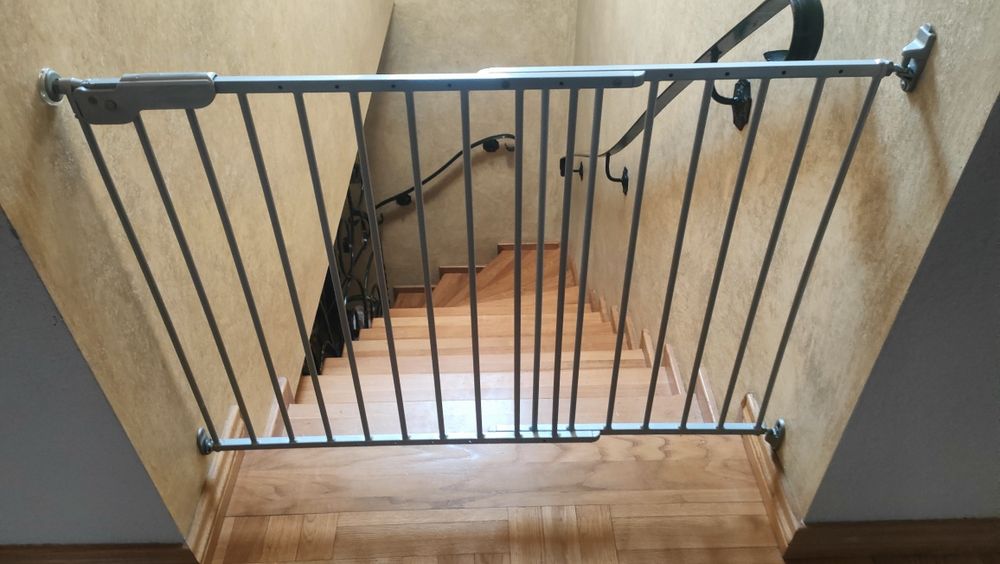 Barierka zabezpieczająca regulowana szerokość