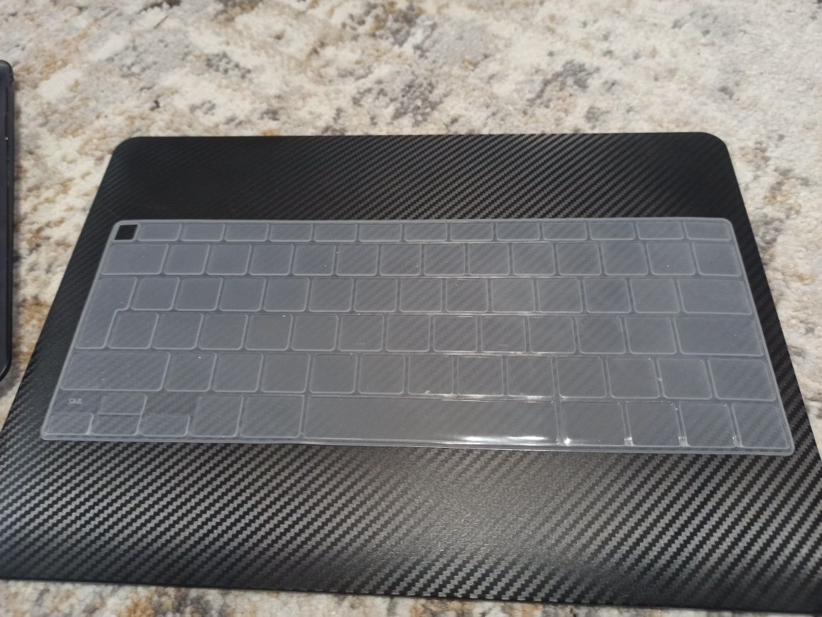 Plastikowy case MacBook 2szt gładki i karbon
