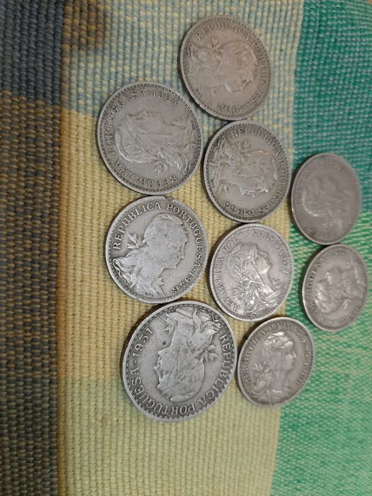 Moedas de Escudos para coleção