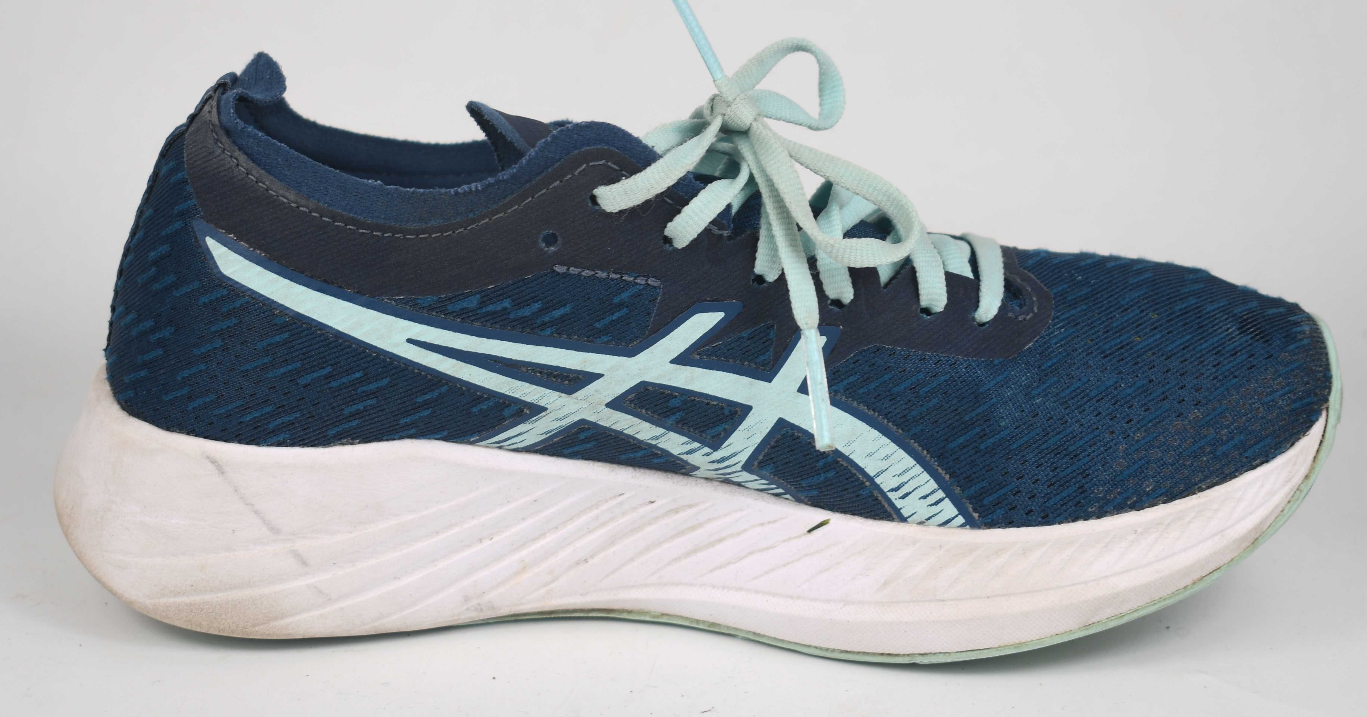 Używane ASICS  Magic Speed 1012A895 rozmiar 37