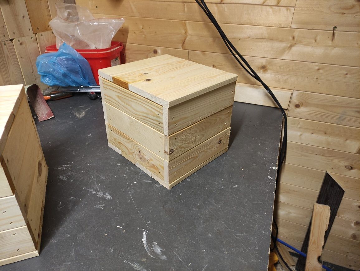 Drewniana szkatułka, skrzynka