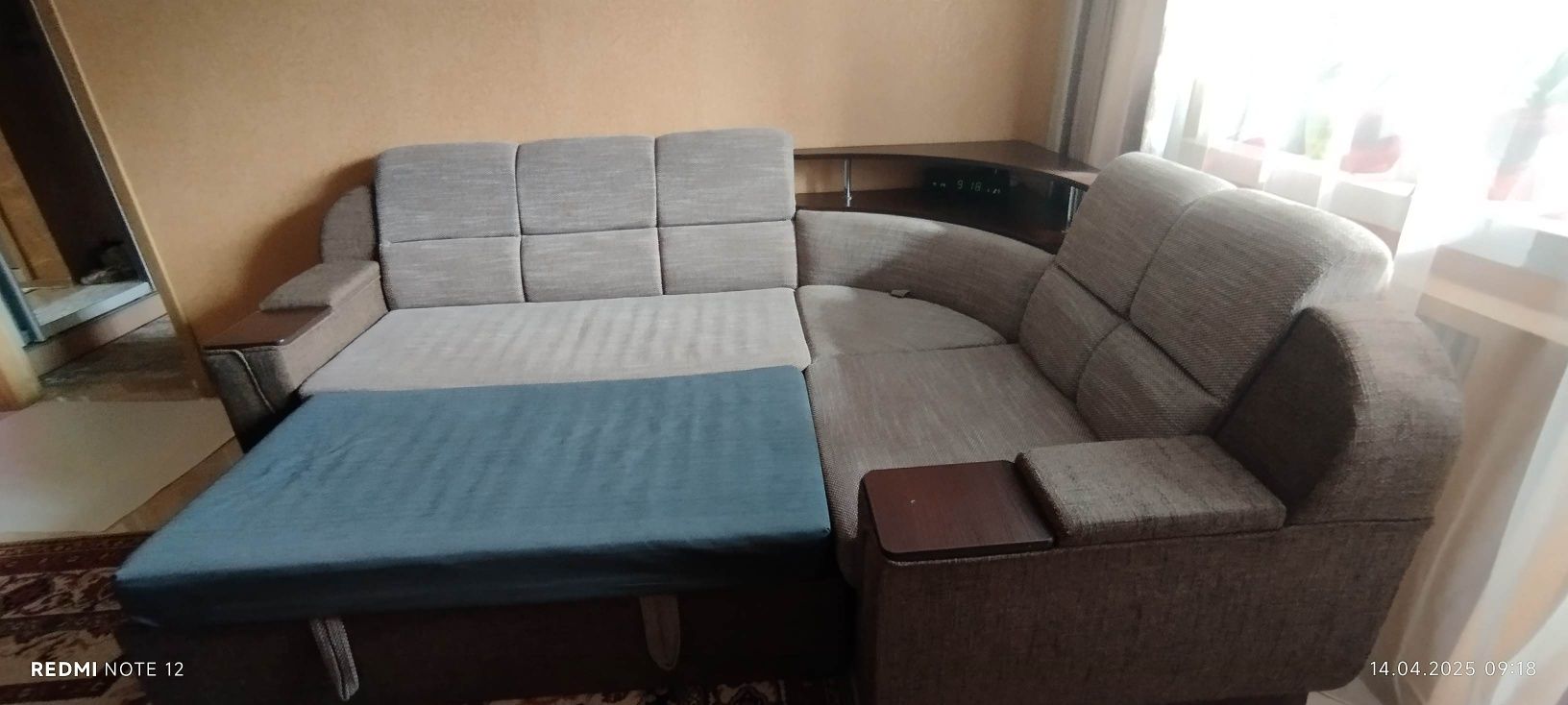 Угловой диван в гостиную