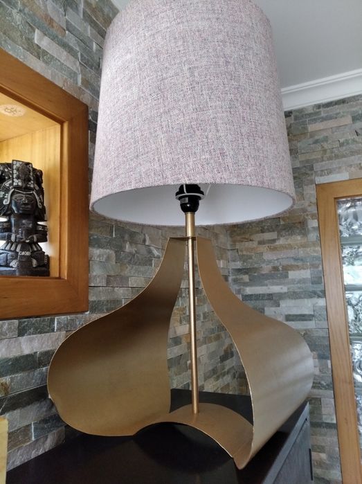 Base de candeeiro da loja Área. Também tenho o abajur