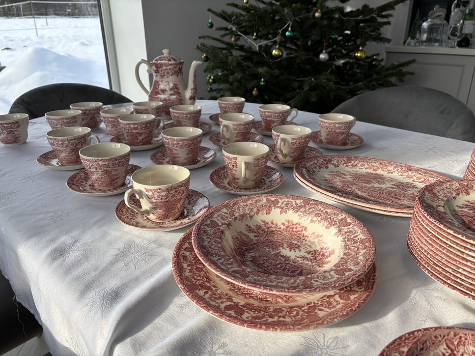 Serwis obiadowy i serwis kawowy na 12 osób. Irestone England