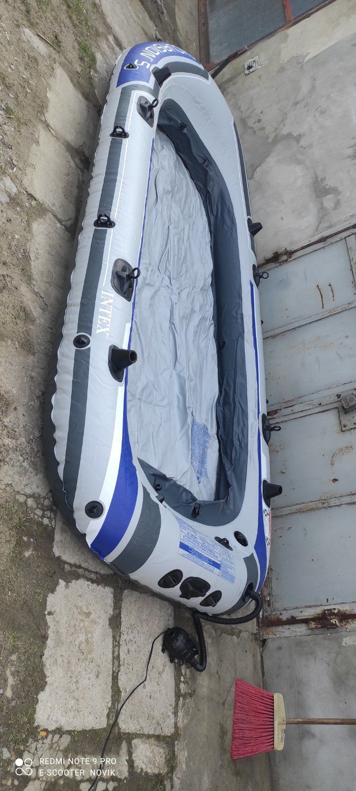П'ятимісний надувний човен Intex 68325 Excursion 5 Set, 366 х 168 см (
