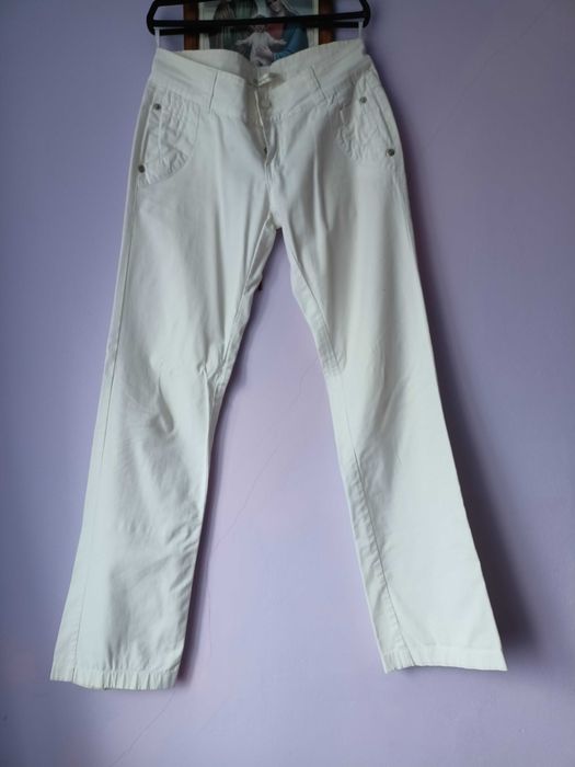181 Białe spodnie bawełniane flare biodrówki rozm 36