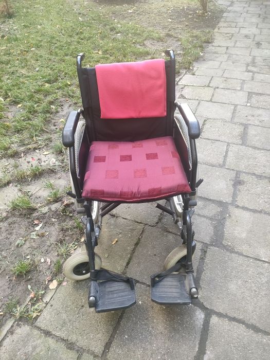 Sprzedam wózek inwalidzki oraz wózek do higieny w bardzo dobrym stanie