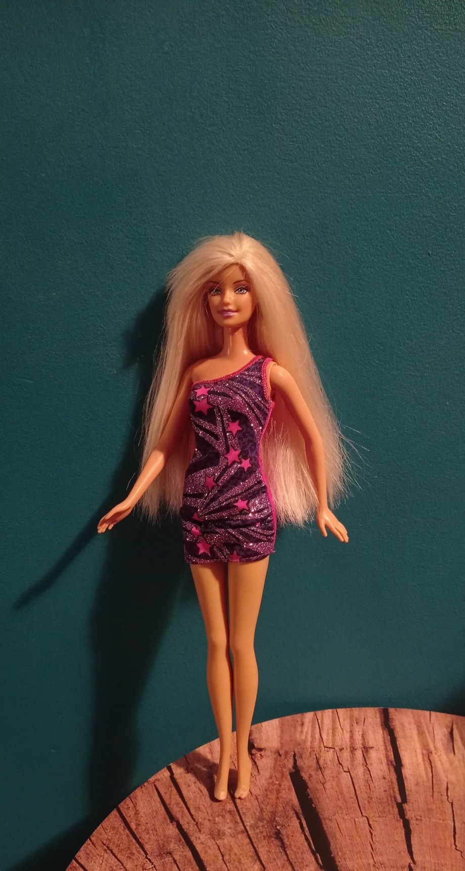 Mattel Barbie w dyskotekowej sukience, długie blond włosy, 1999 r.