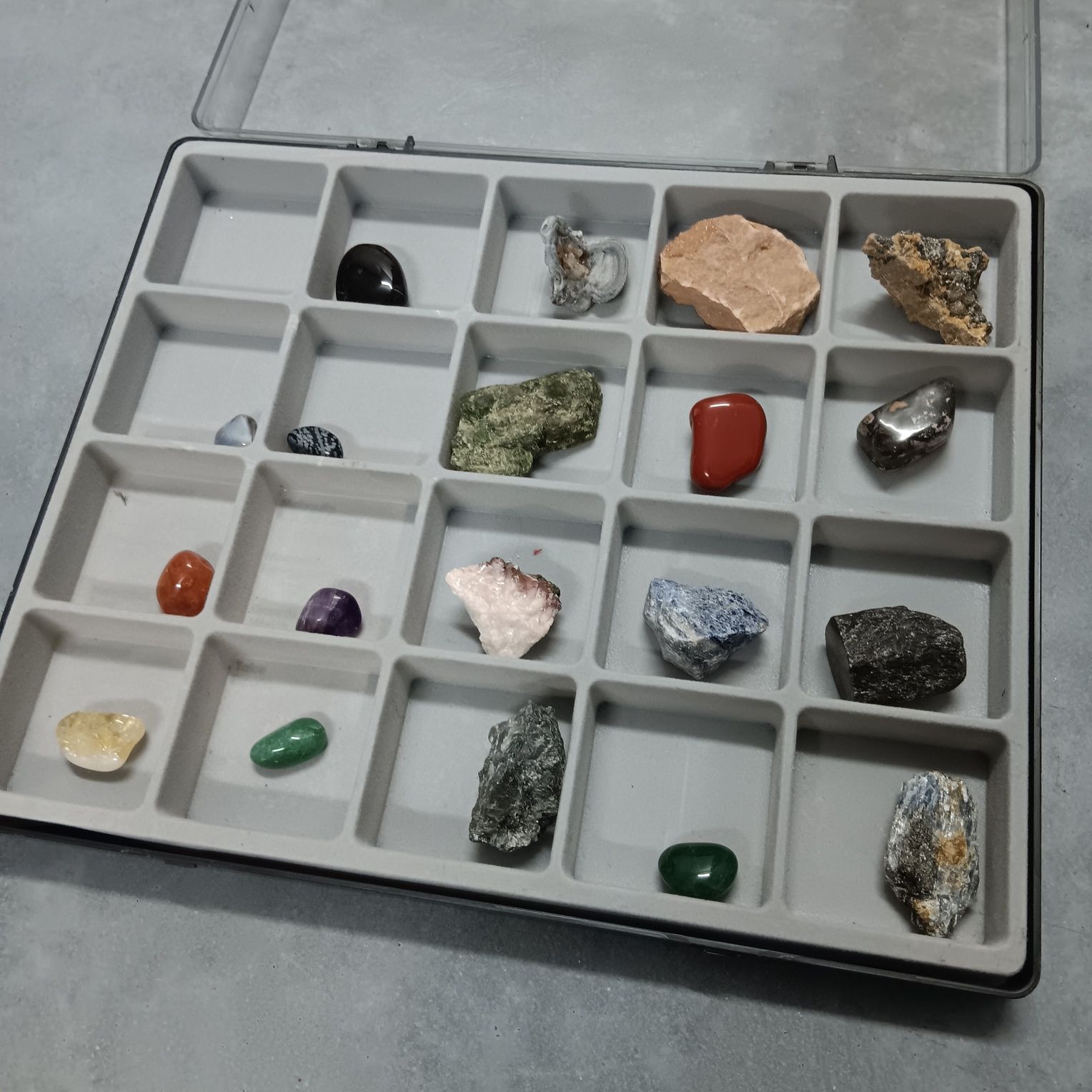 Pedras de varios paises de coleção,  decoração