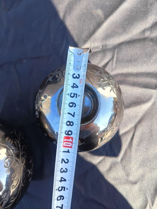 Dwa współczesne świeczniki