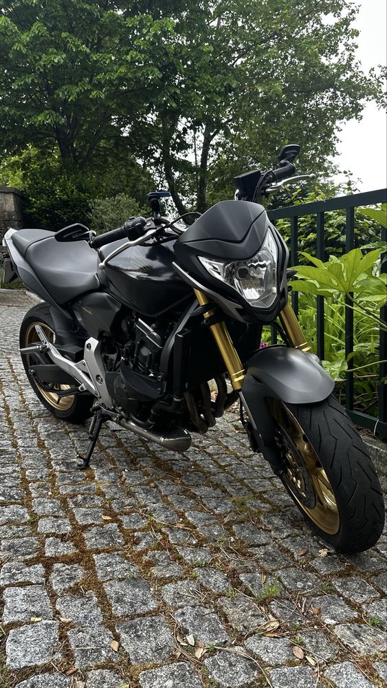 Hornet 2012 preto mate