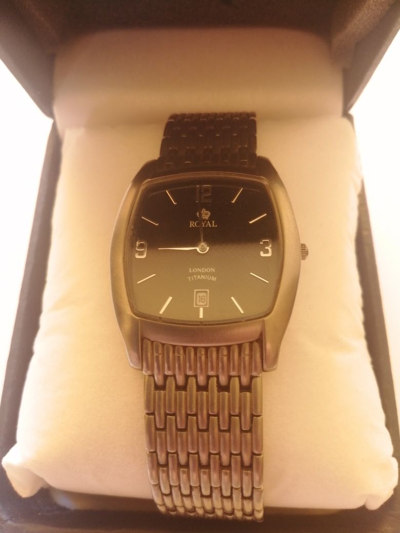 Часы Royal London 4708-03A с титановым корпусом и титановым браслетом