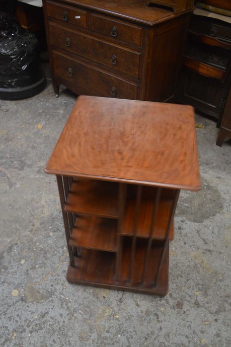 Barek drewniany kręci się