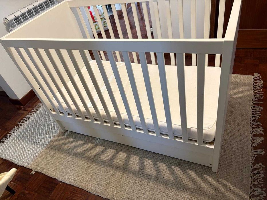 Vendo berço grades (Ikea) com duas alturas + colchão