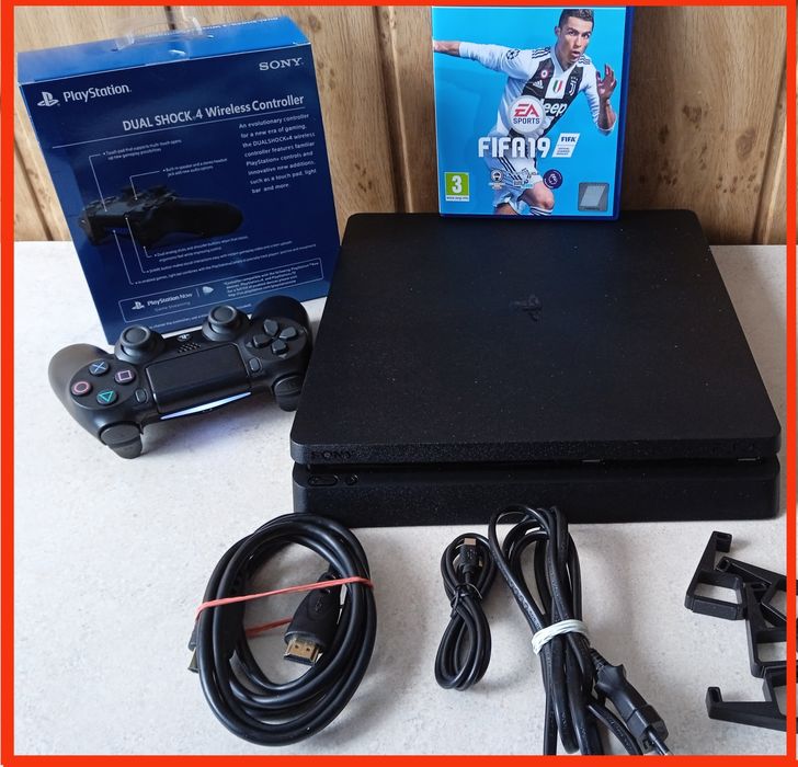 PS4 Slim 500GB + PAD Nowy+ FIFA  +Kable