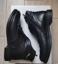 Жіночі чорні  ботинки 39 розмір