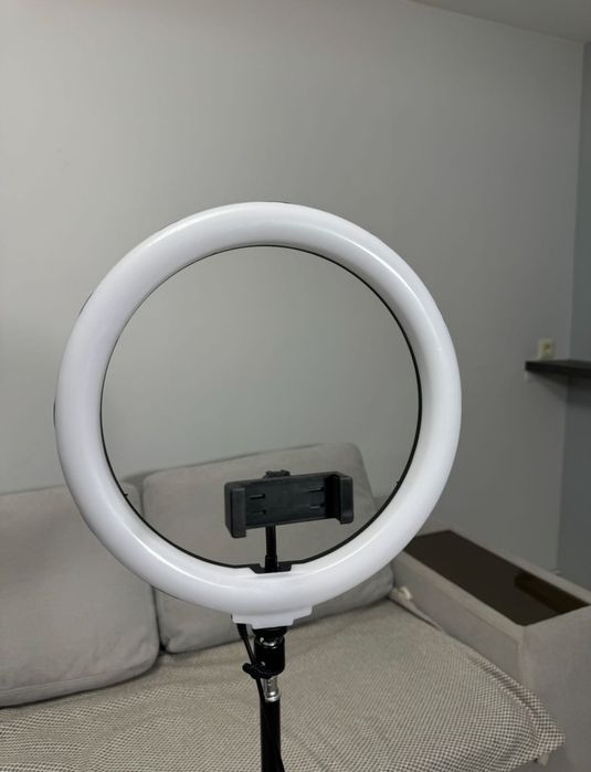 Кільцева лампа з RGB режимами (кольорове і біле світло) штатив 2 метри