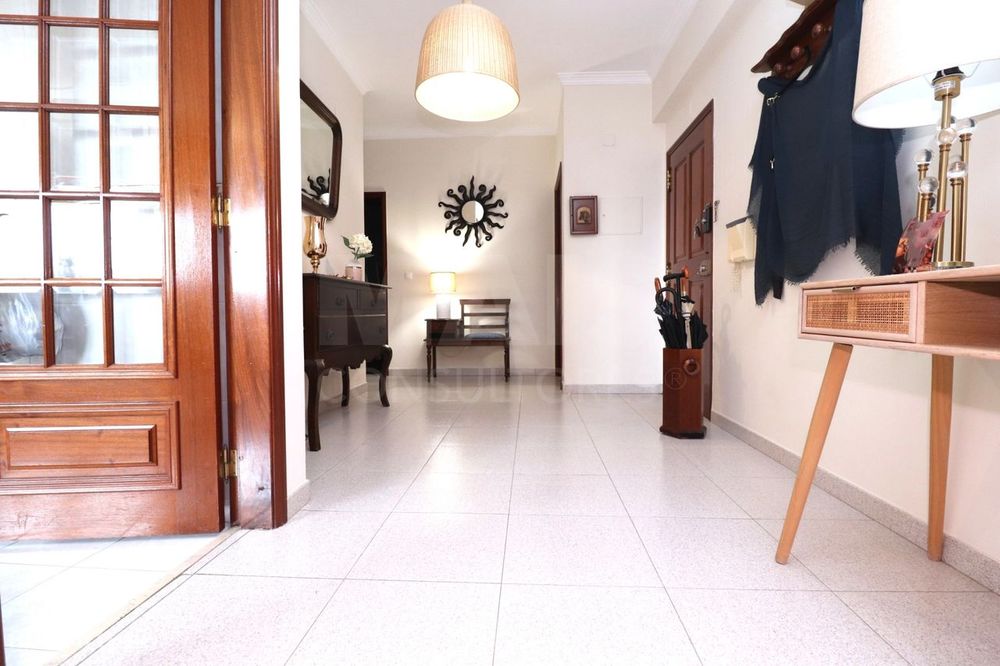 Apartamento T3 com Elevador, Box e Arrecadação, em Samora Correia