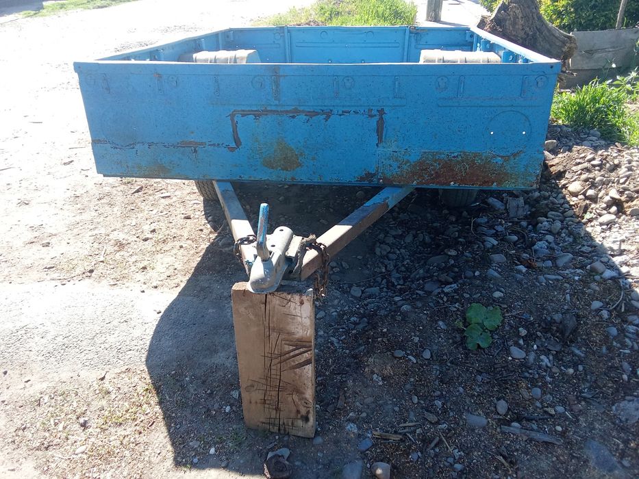 Продам прицеп легковой на документах с номерами .нахожу усиленый