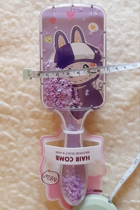 Escova de cabelo Labubu