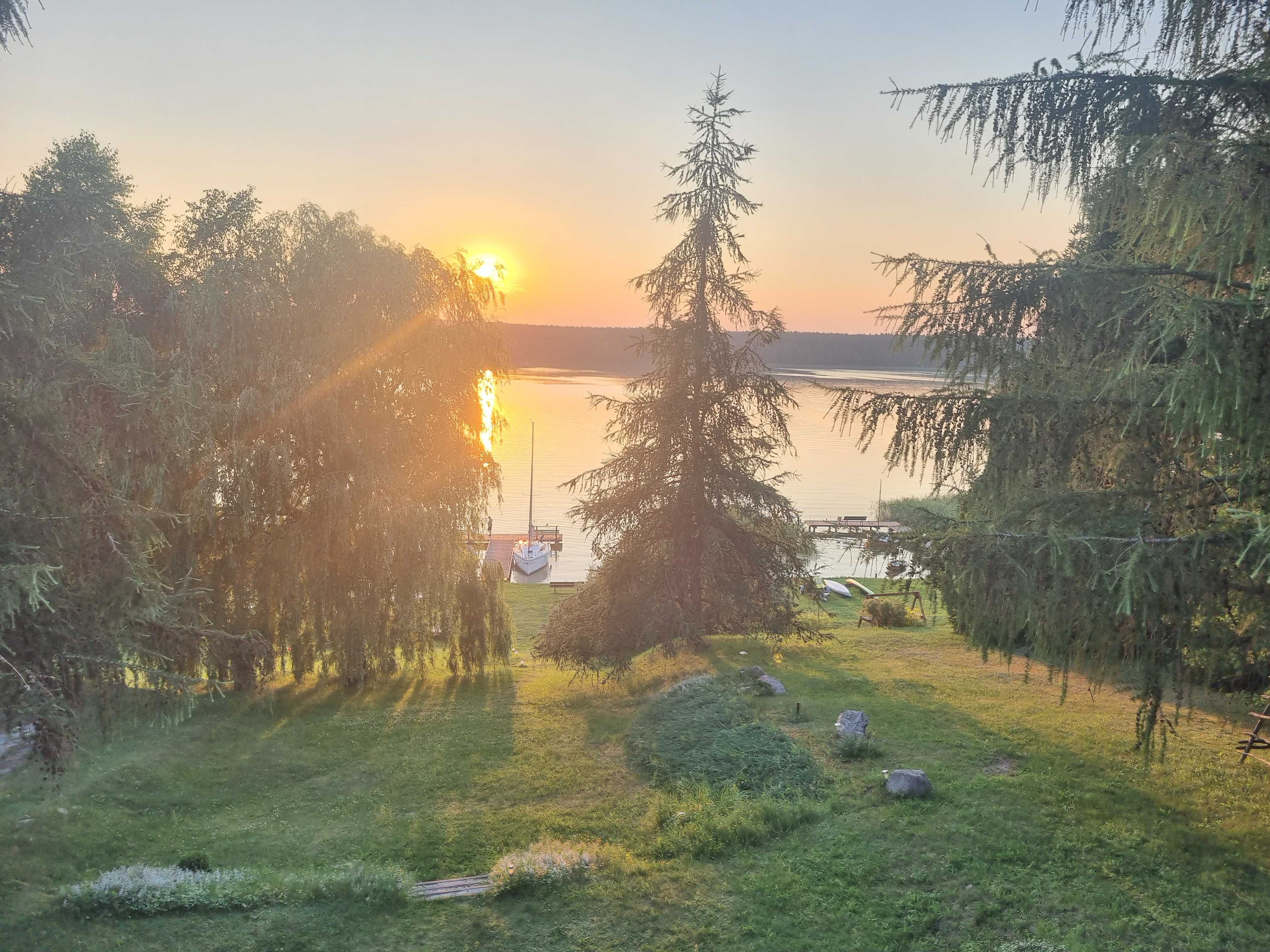 Domek nad jeziorem z własną linią brzegową Mazury Ryn, Rybical - Adaś