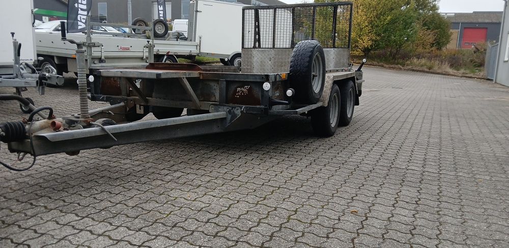 Przyczepa samochodowa Variant 1000 kg pod minikoparkę