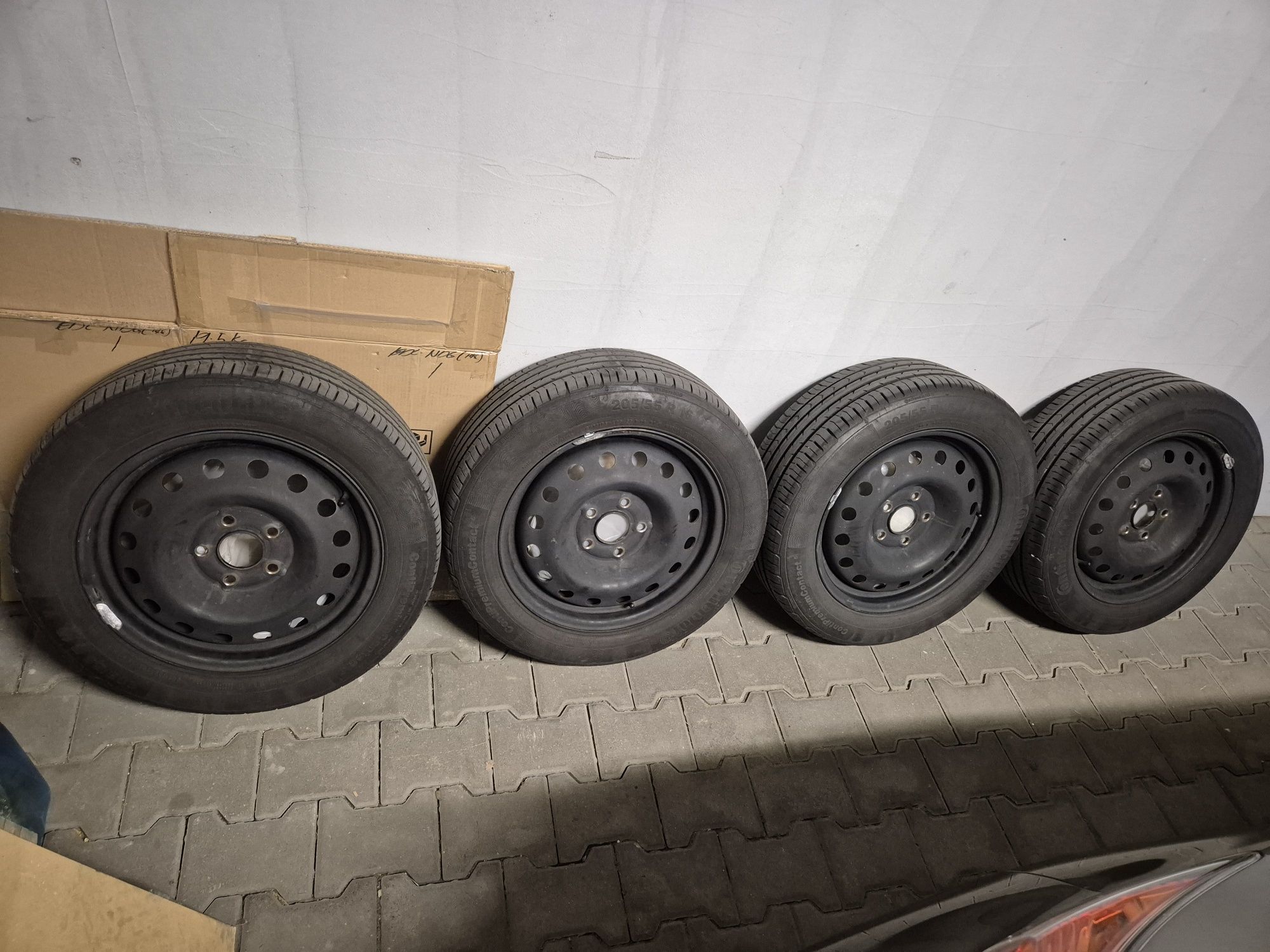 Honda 16 CALI 6.5J ET50 5X114.3. Letnie opony
