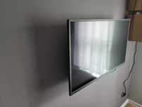 TV SHARP LCD LC 40FG3342E 40 cali + wieszak