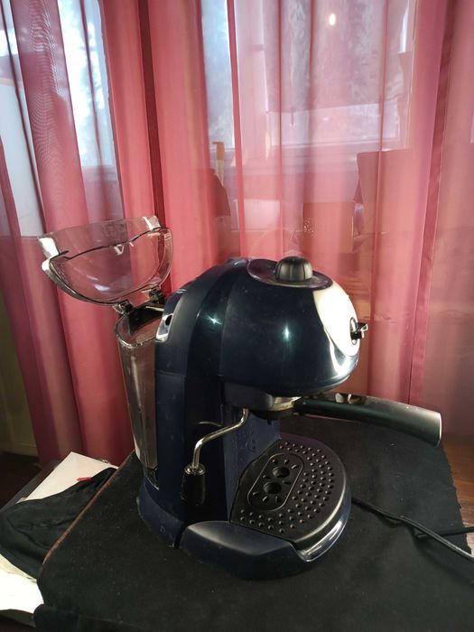 Продам кофеварку рожковую Delonghi EC 190CD