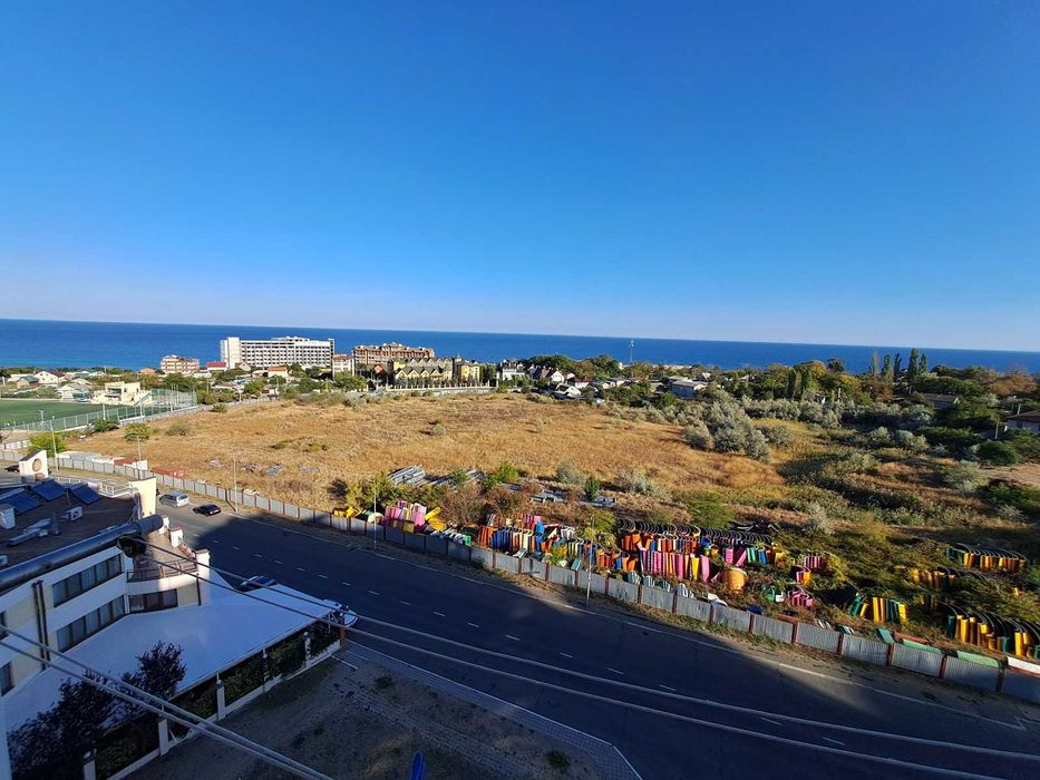 Продам 2-кімнатну квартиру на вул. Парковій на першій лінії моря