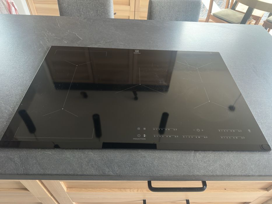 Płyta indukcyjna Electrolux 79 cm