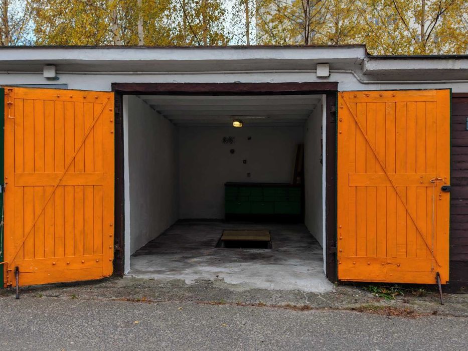 Sprzedam garaż w bardzo dobrej lokalizacji . Garaż z księgą wieczystą.