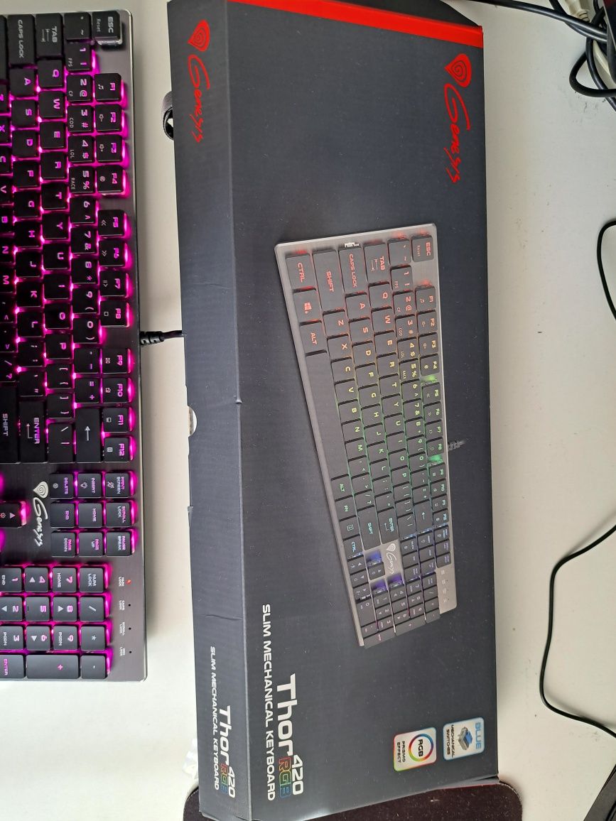 Sprzedam klawiaturę genesis thor 420 rgb