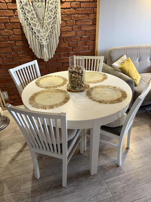 Stół z czterema krzeslami Bialy rozkladany IKEA