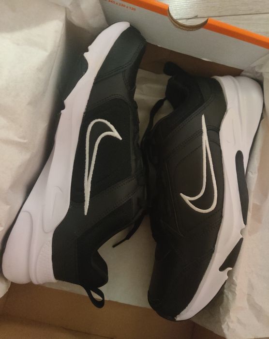 Buty Nike defy all day black white 42,5