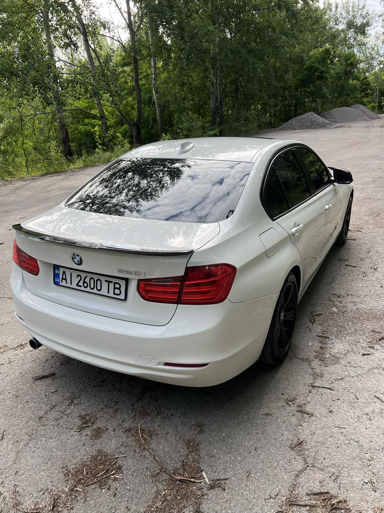 Bmw 320i f30 без вкладень