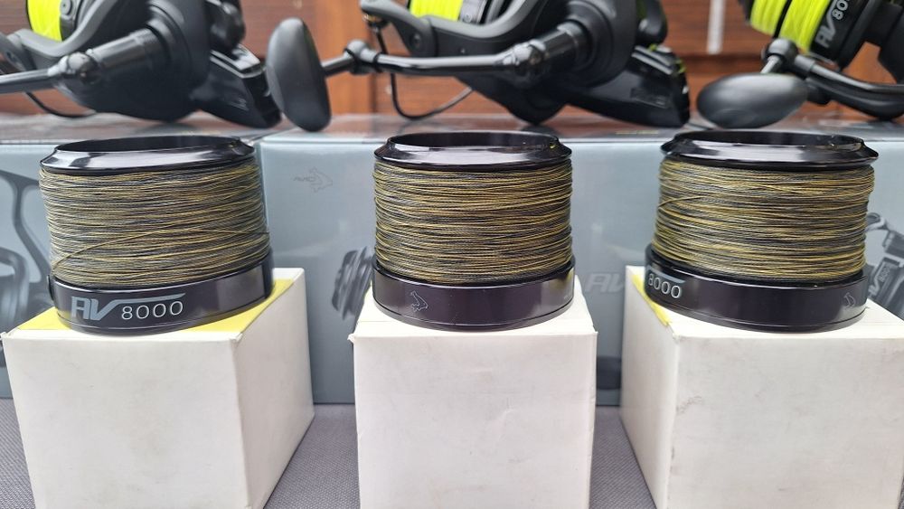 3 sztuki Avid Carp AV8000 kołowrotek karpiowy big pit jak nowe