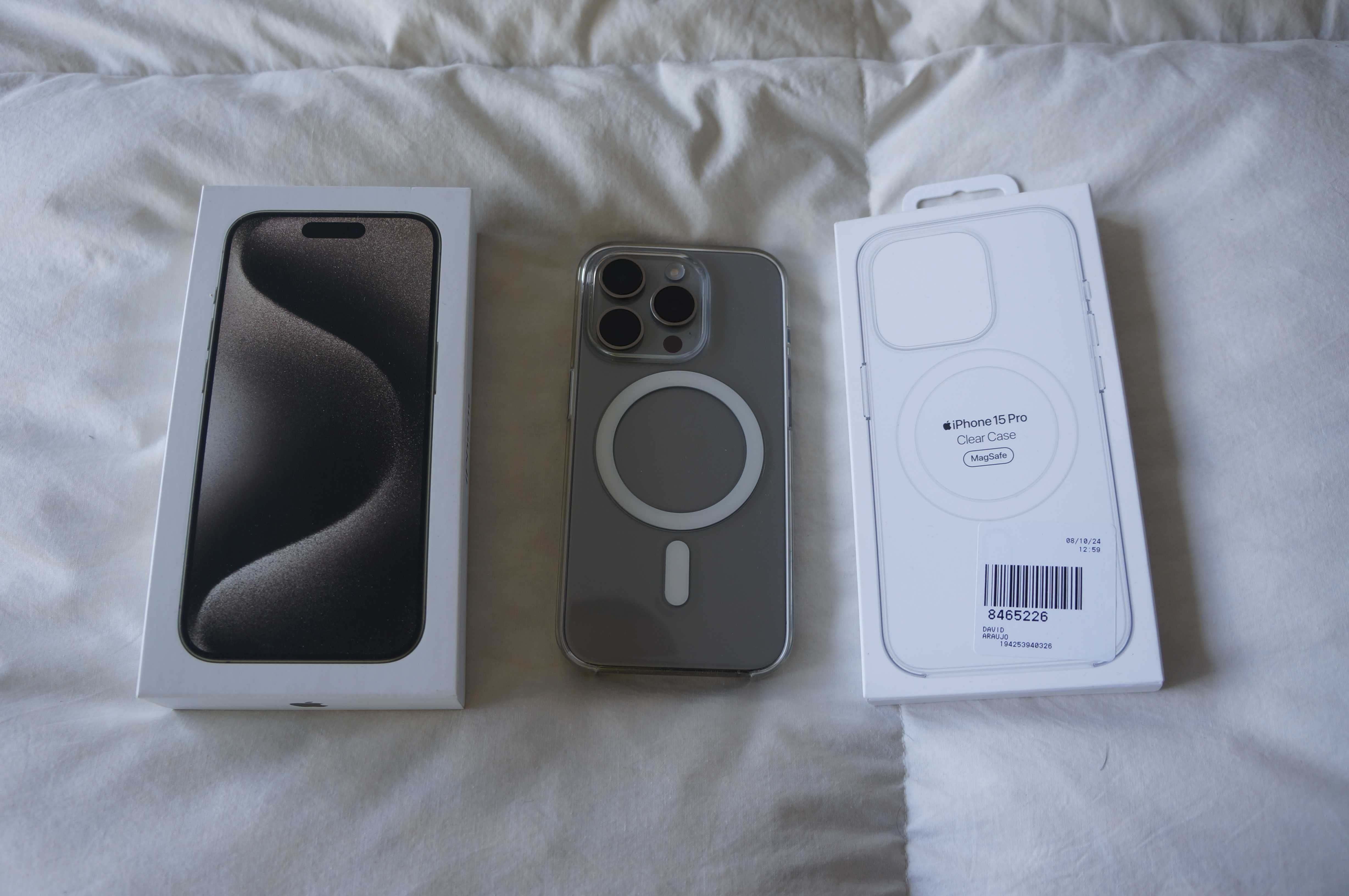 iPhone 15 Pro + Clear Case (original apple)