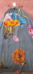 Mini saias floridas e vestidos variados